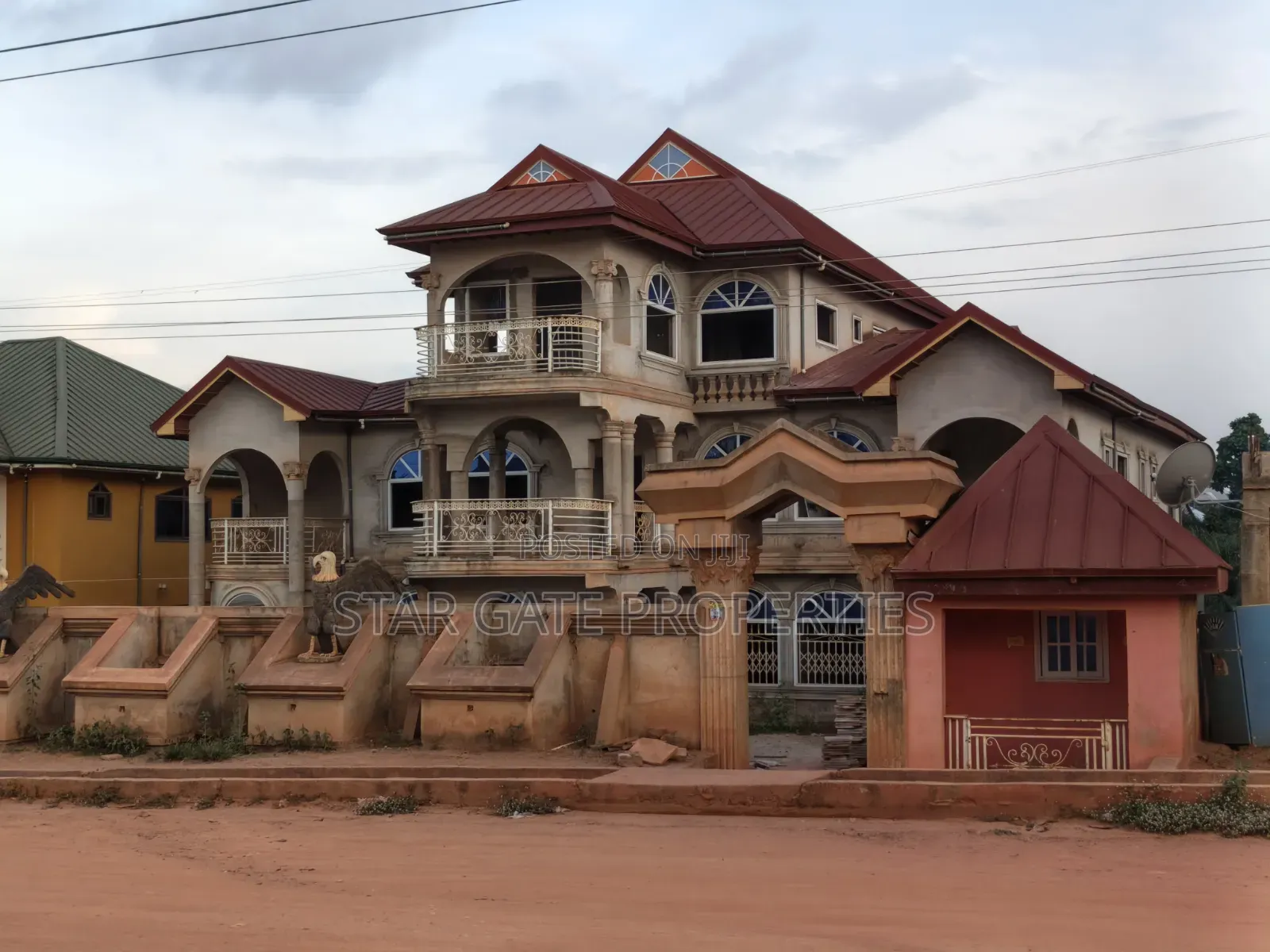 20bdrm House in Kwabre for sale