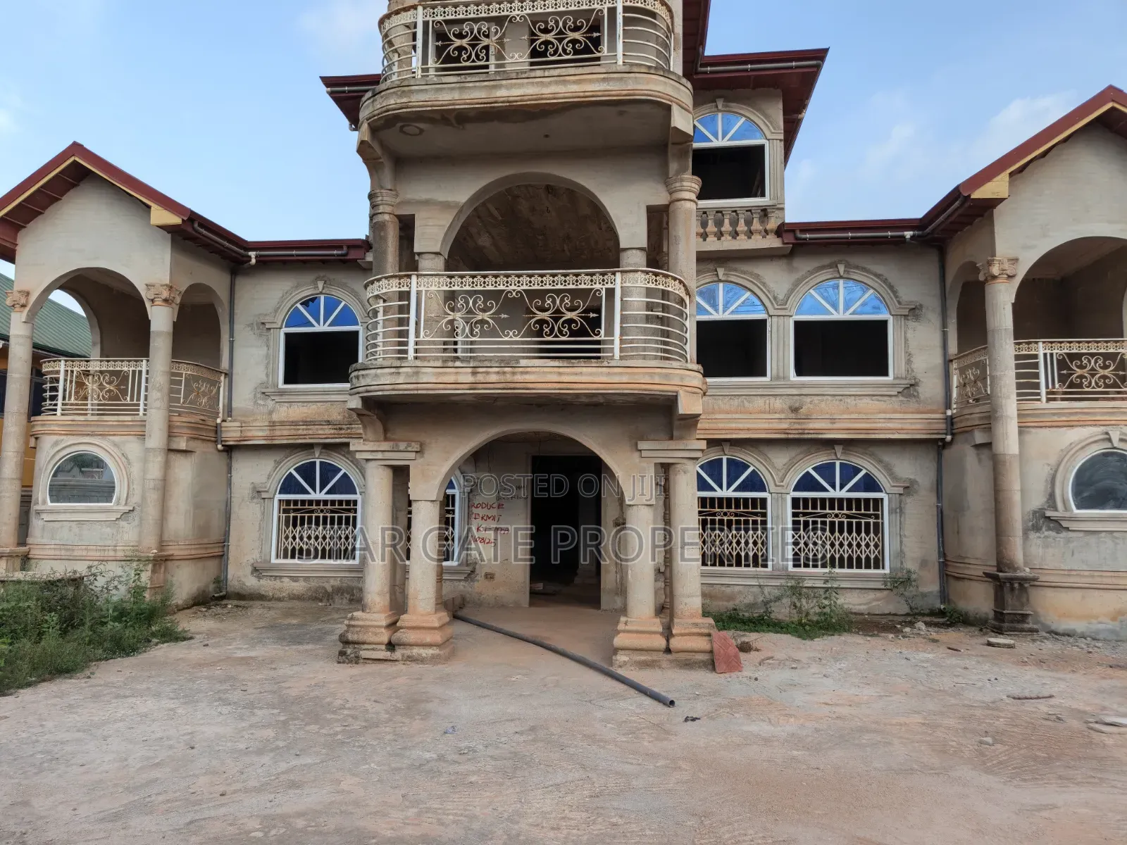 20bdrm House in Kwabre for sale
