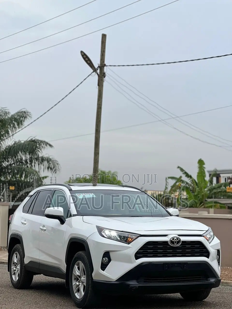 Toyota RAV4 XLE 2021 White