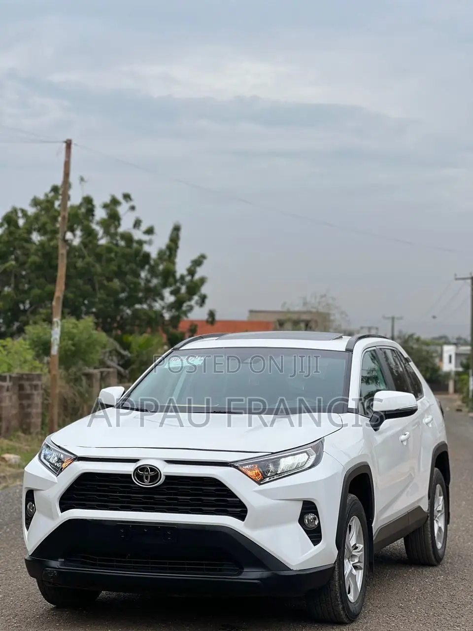 Toyota RAV4 XLE 2021 White