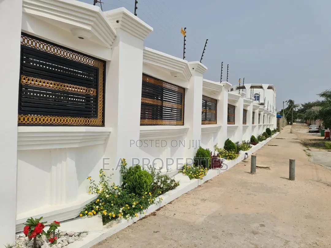 7bdrm House in Ea Properties, Community 25 for sale