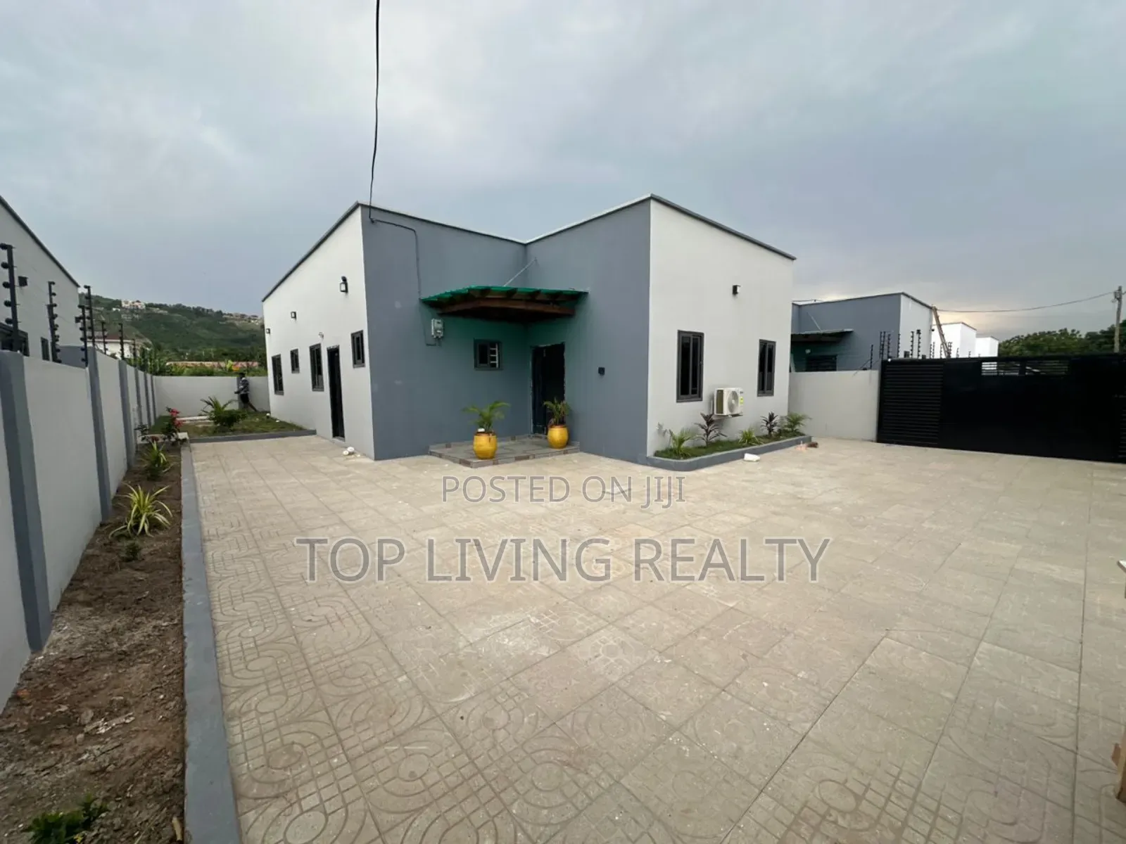 3bdrm Bungalow in Ayi Mensa, Oyarifa Mall Area for sale