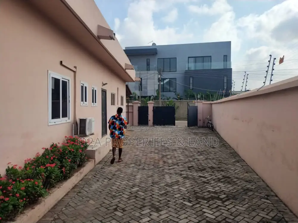 4bdrm House in Dzowulu, Dzorwulu for rent