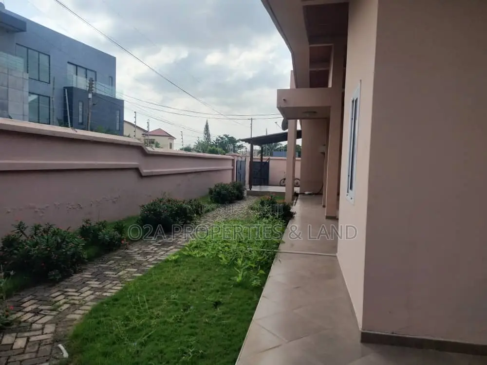 4bdrm House in Dzowulu, Dzorwulu for rent
