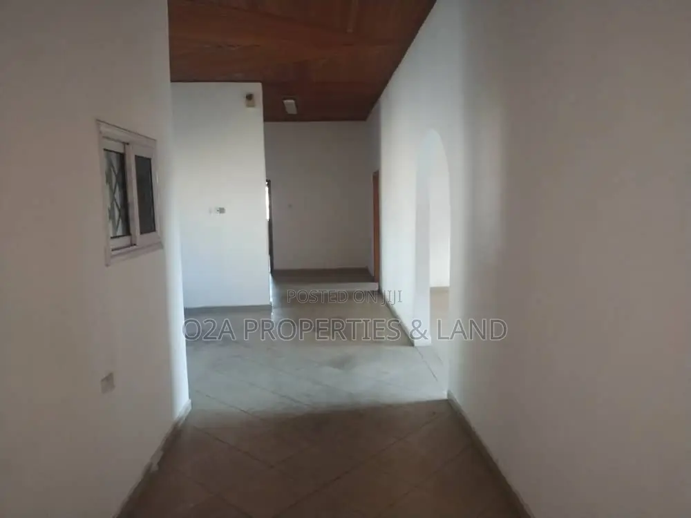 4bdrm House in Dzowulu, Dzorwulu for rent