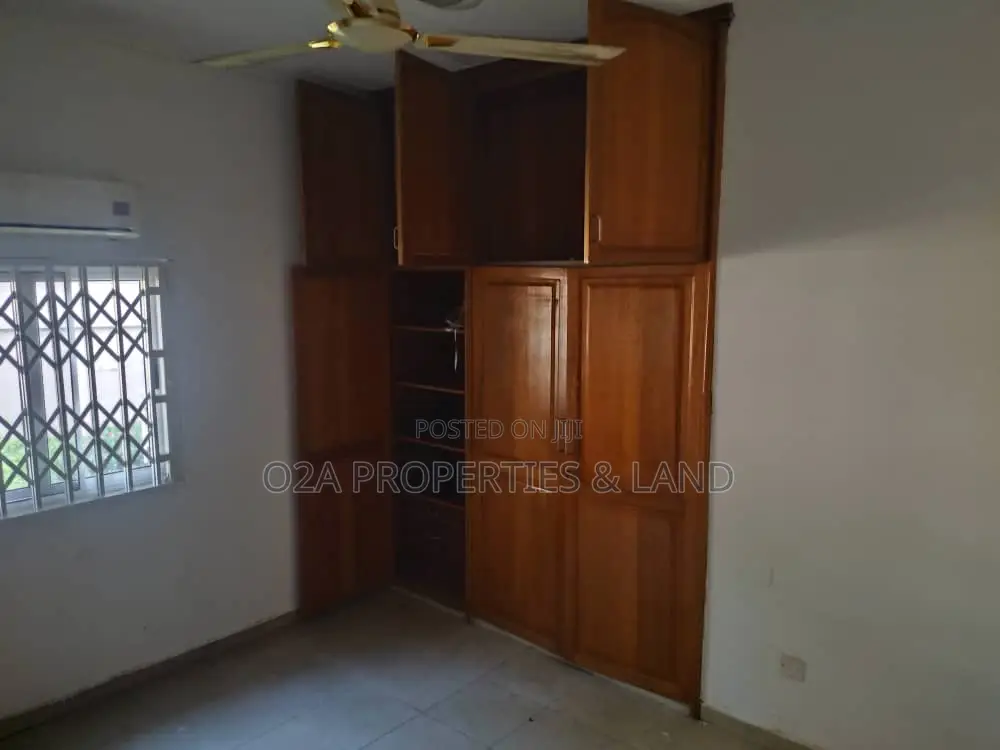 4bdrm House in Dzowulu, Dzorwulu for rent