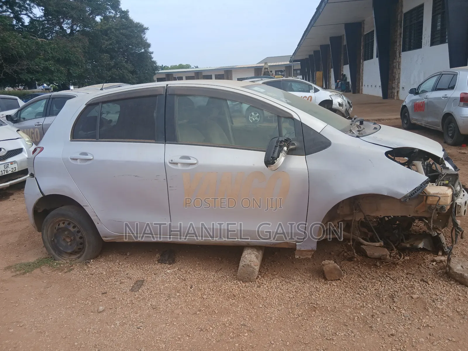 Toyota Vitz 2010 Silver