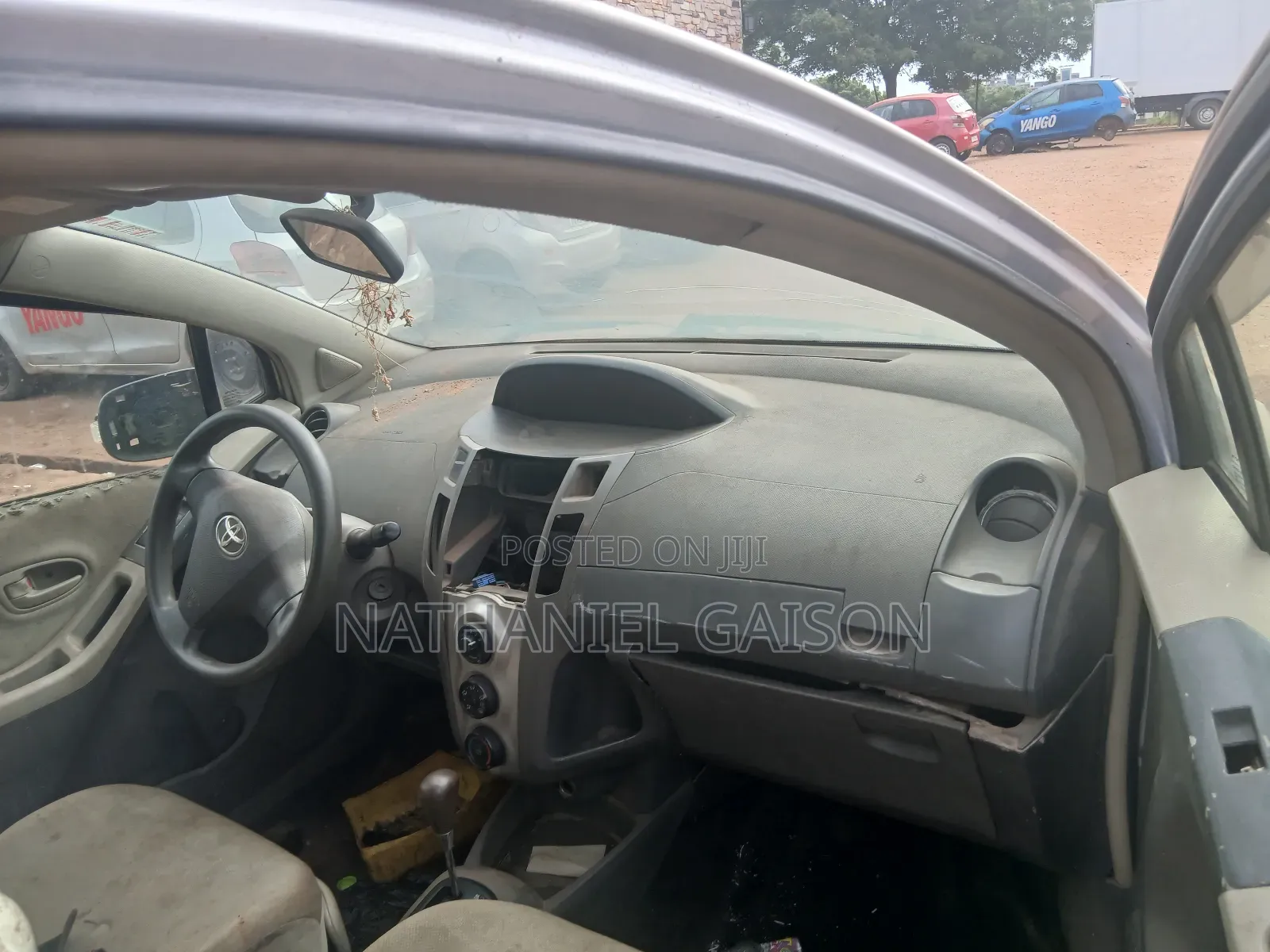 Toyota Vitz 2010 Silver