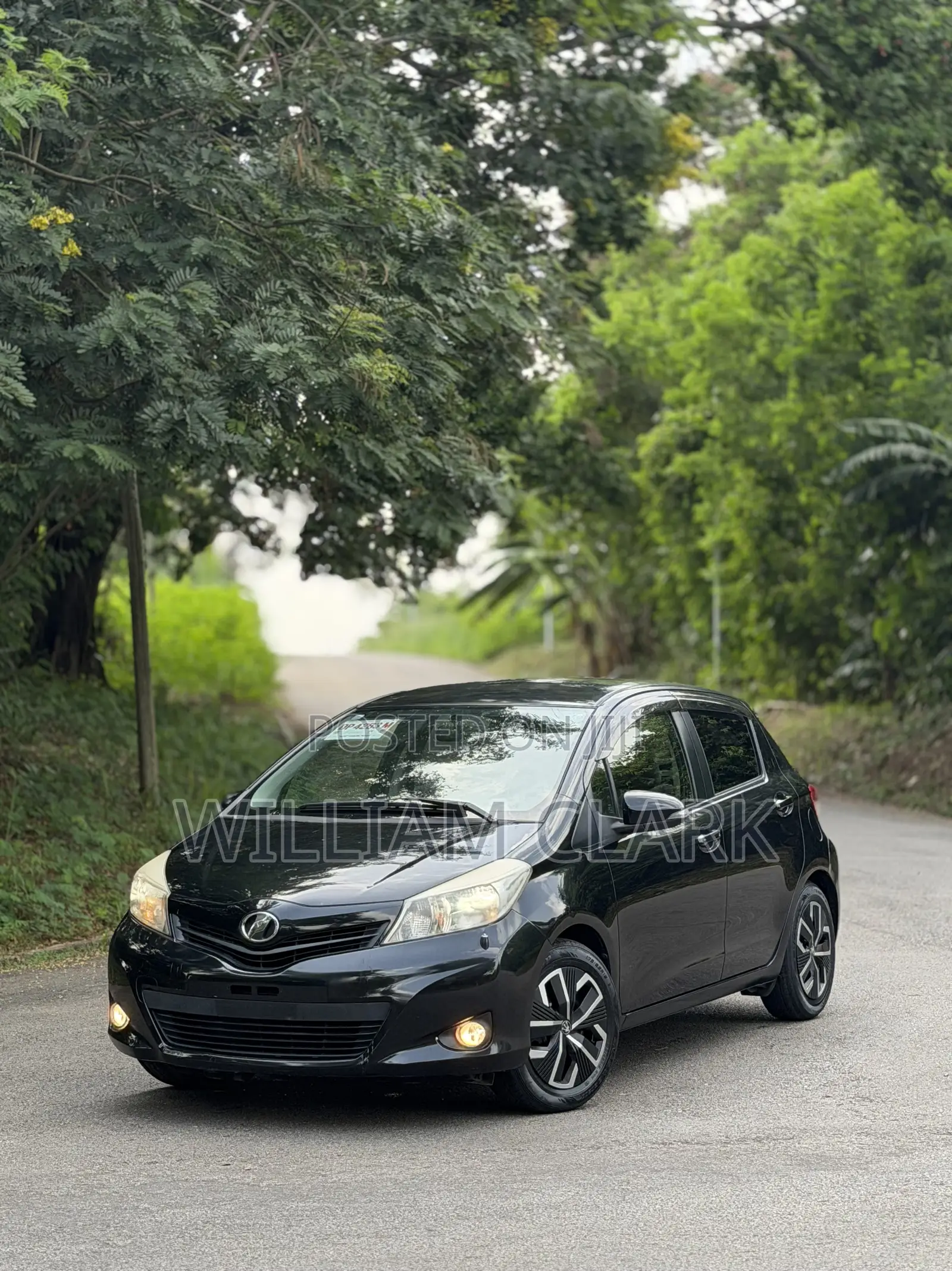 Toyota Vitz 1.3 FWD 5dr 2013 Black