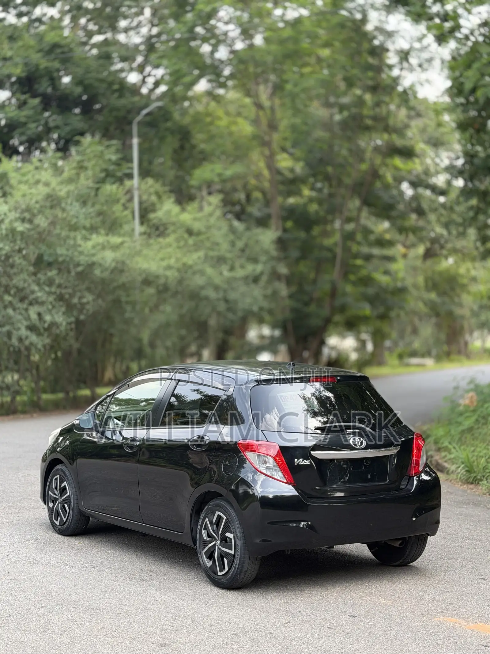 Toyota Vitz 1.3 FWD 5dr 2013 Black
