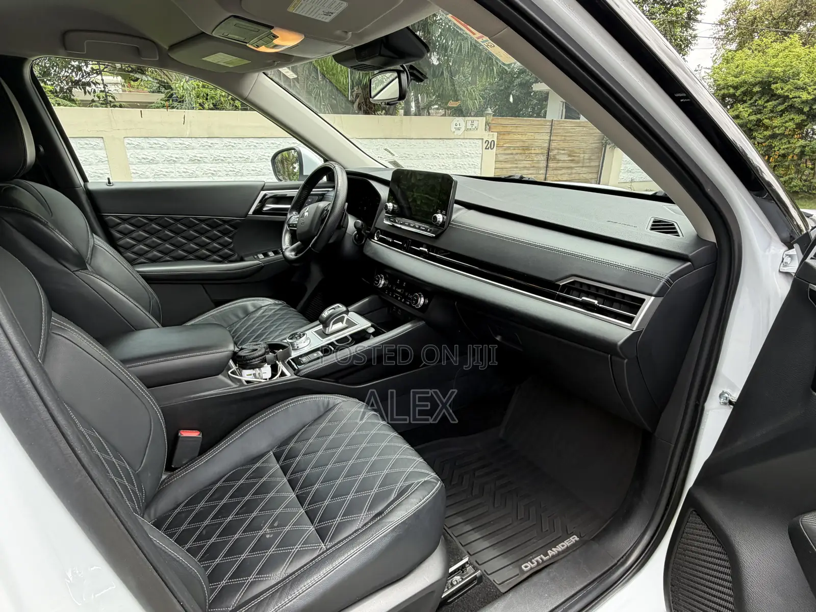 Mitsubishi Outlander 2022 White