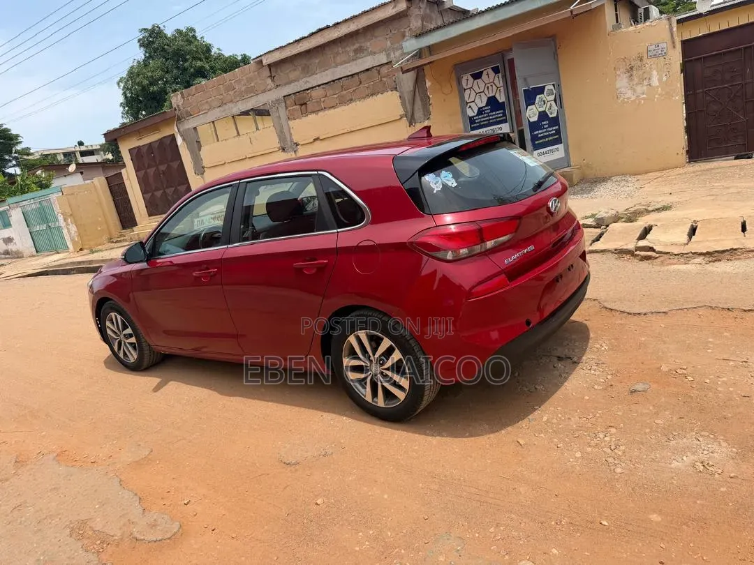 Hyundai Elantra 2017 Red