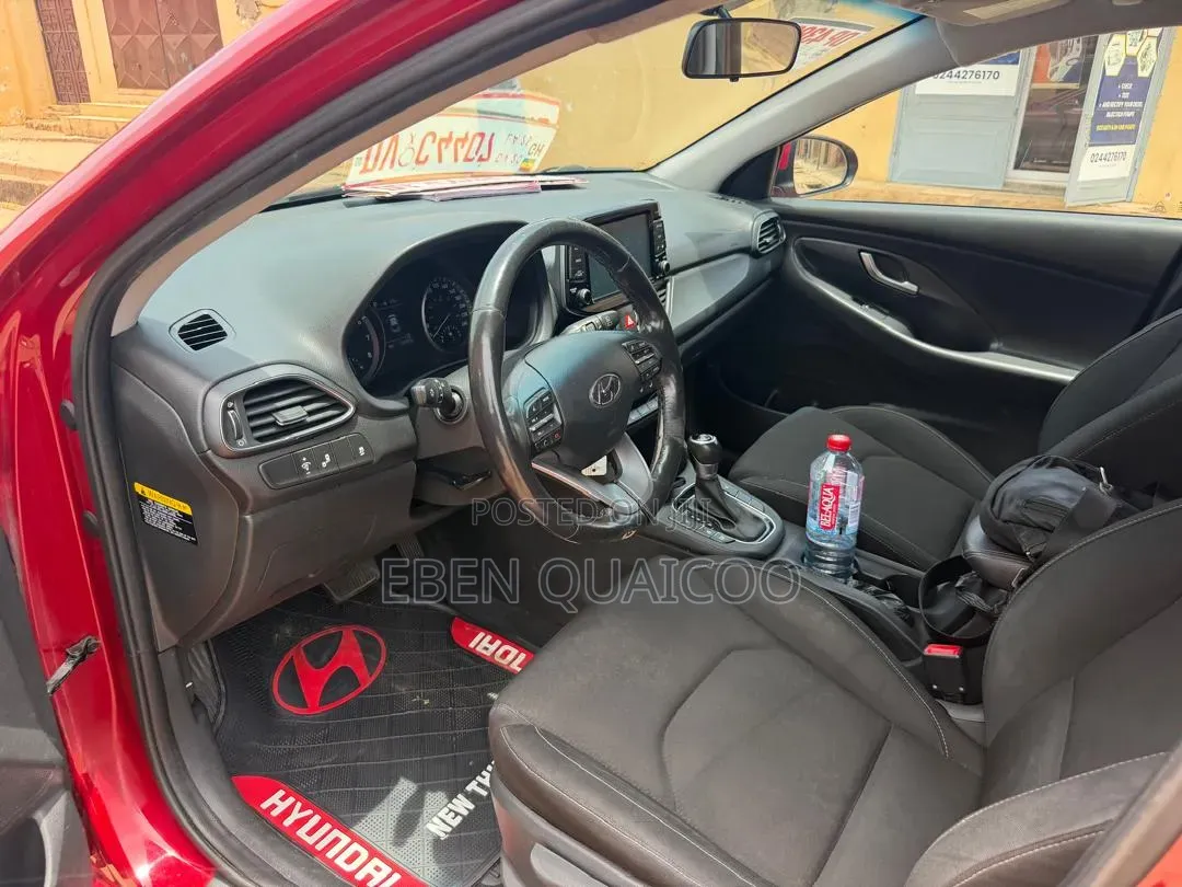 Hyundai Elantra 2017 Red