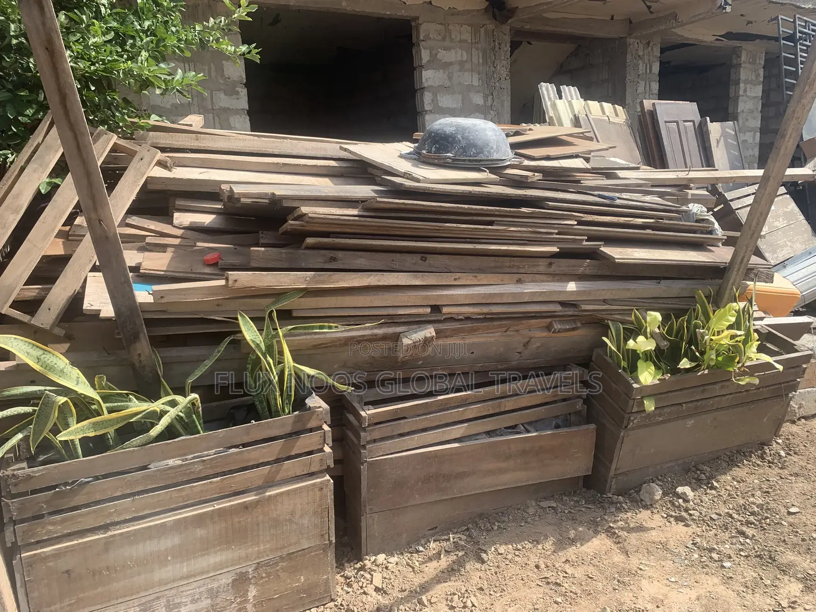 Bulk of Used Red Wood for Sale