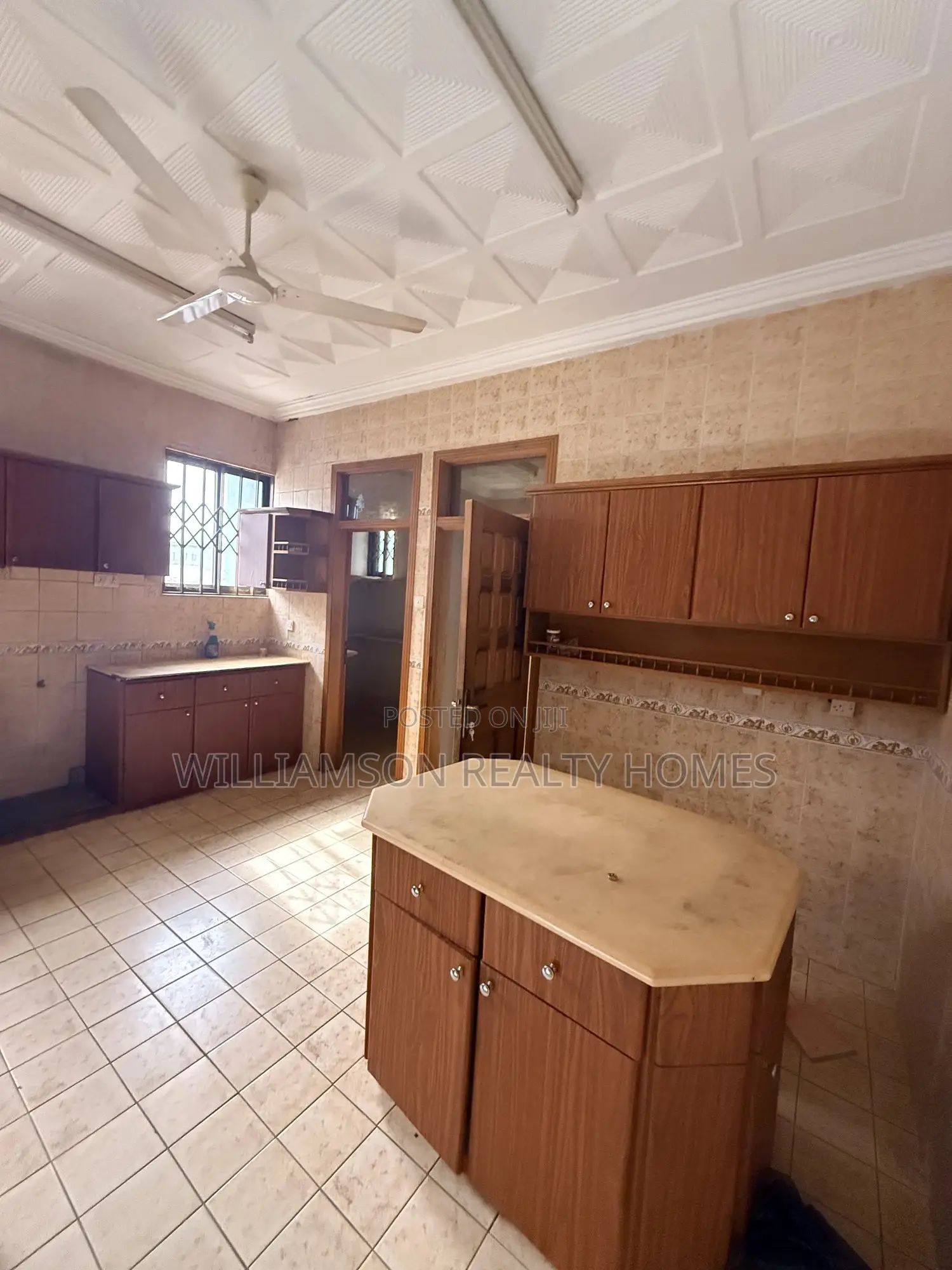 5bdrm House in Community 18 Area, Spintex for rent