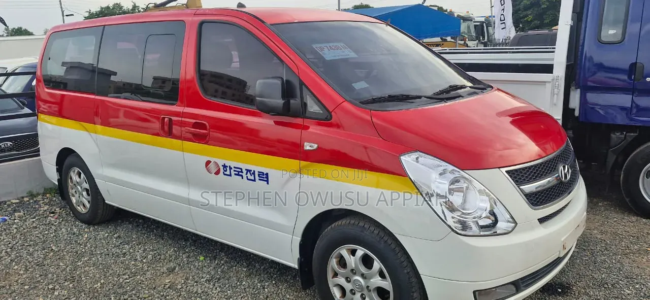 Hyundai Starex 2015 Red