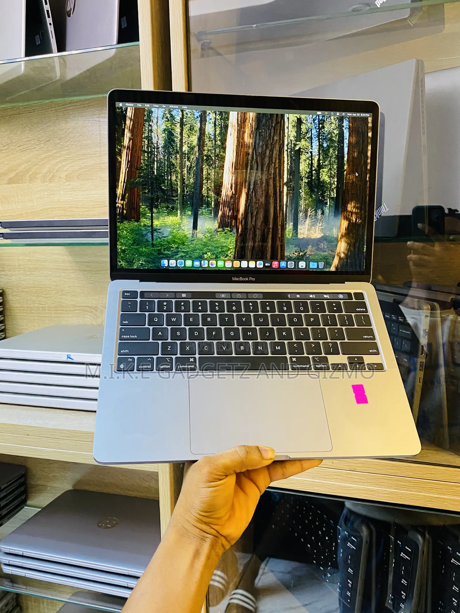 Laptop Apple MacBook Pro 2022 M2 8GB Apple M2 SSD 256GB