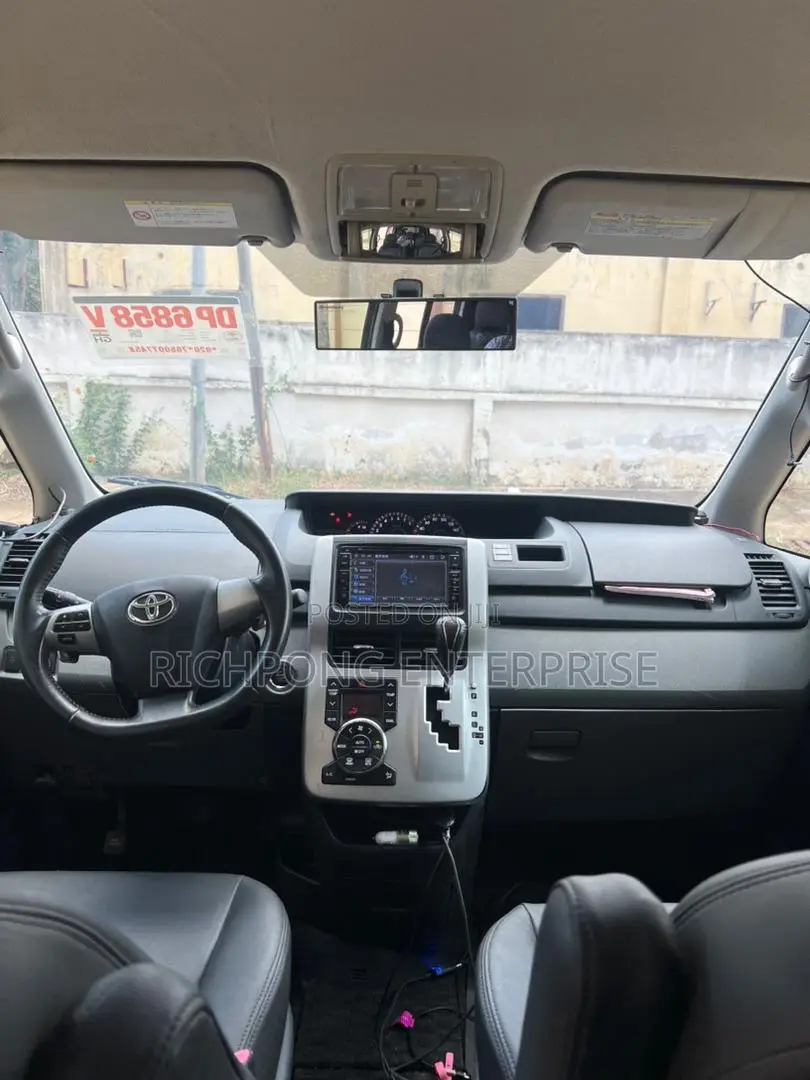 Toyota Voxy 2013 Black