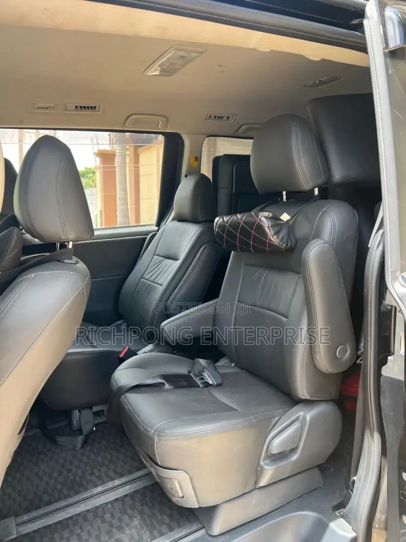 Toyota Voxy 2013 Black