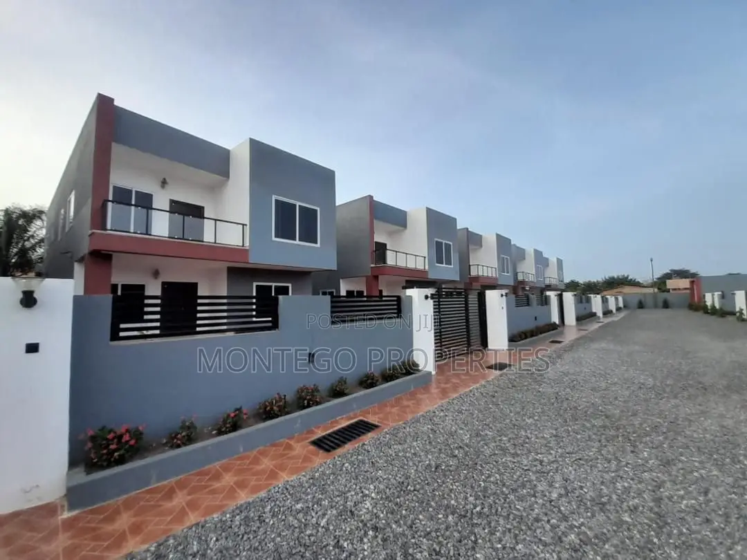 4bdrm House in Ashale Botwe, School Junction for rent