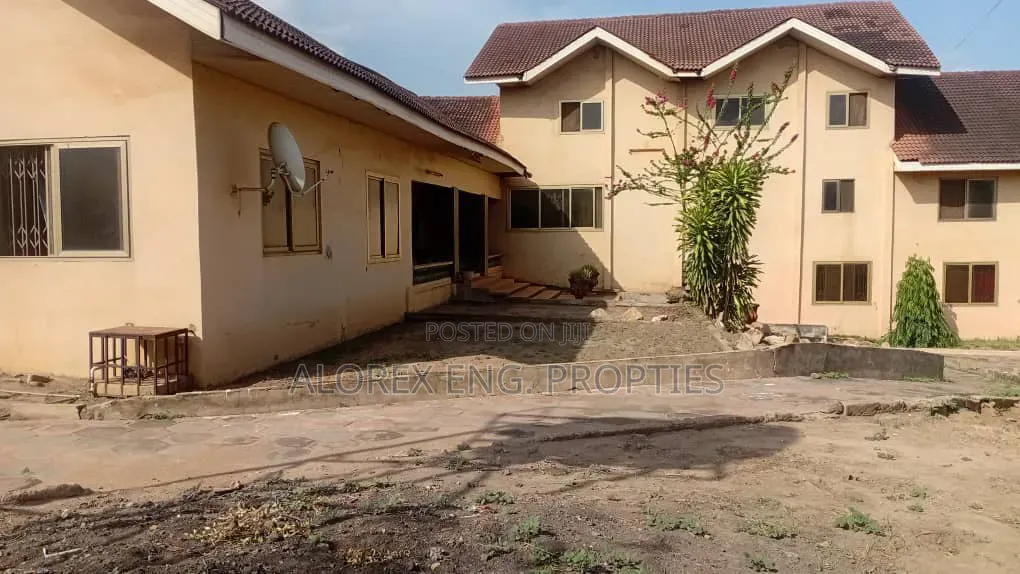14bdrm House in $2.5 M, Adjiringano, Ability for sale