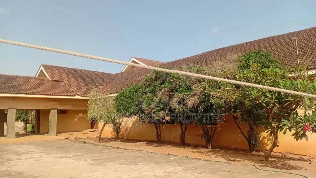 14bdrm House in $2.5 M, Adjiringano, Ability for sale