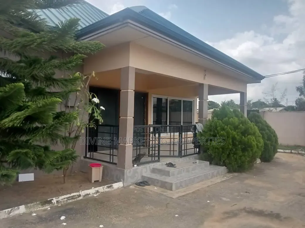 3bdrm House in Melcom Area, Amasaman for sale