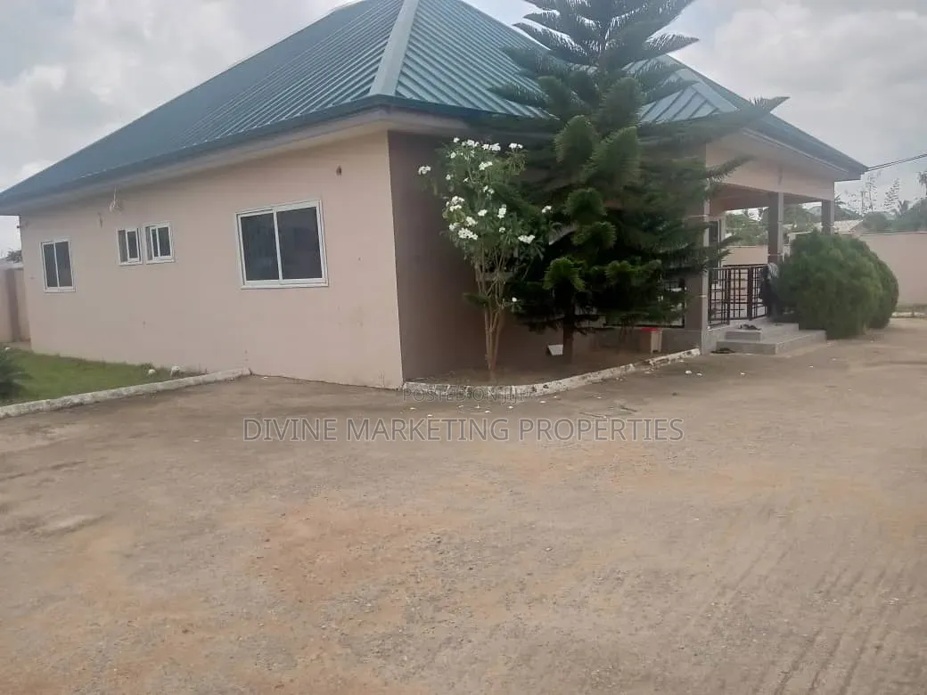 3bdrm House in Melcom Area, Amasaman for sale