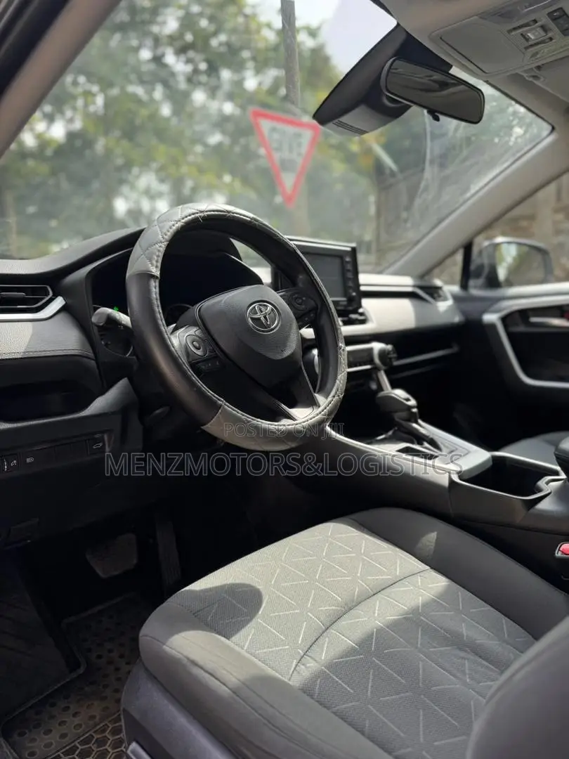 Toyota RAV4 XLE 2022 Gray