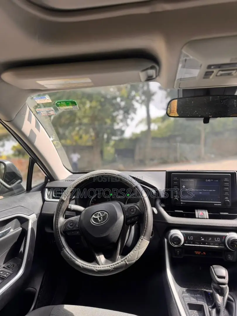 Toyota RAV4 XLE 2022 Gray