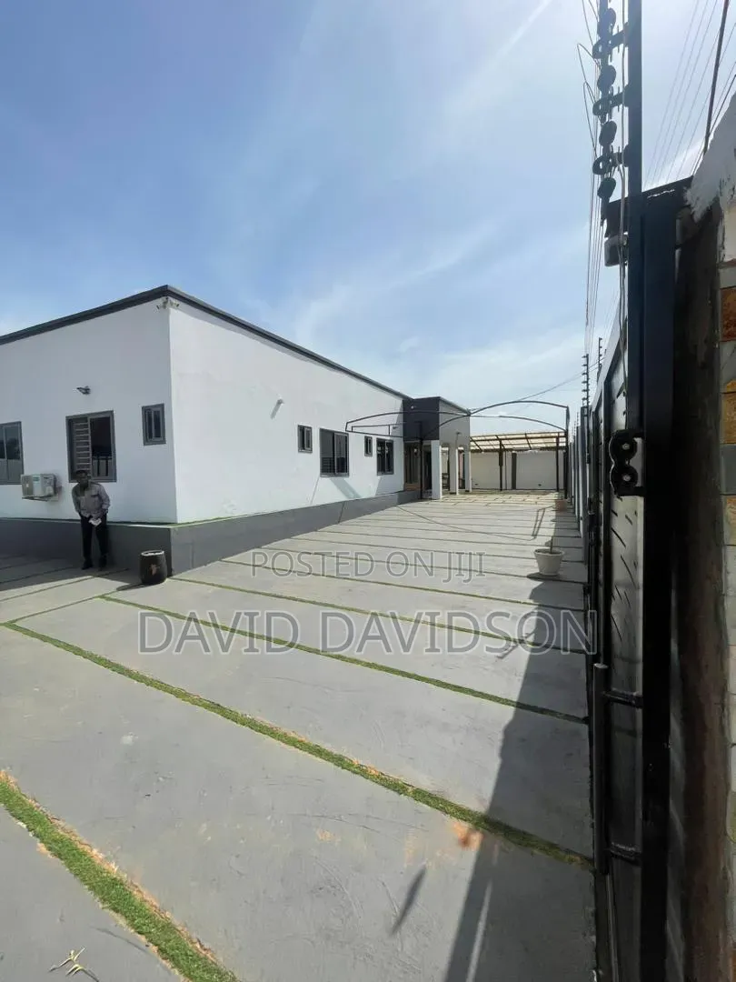 5bdrm House in Newly Built 5, Tema Metropolitan for rent