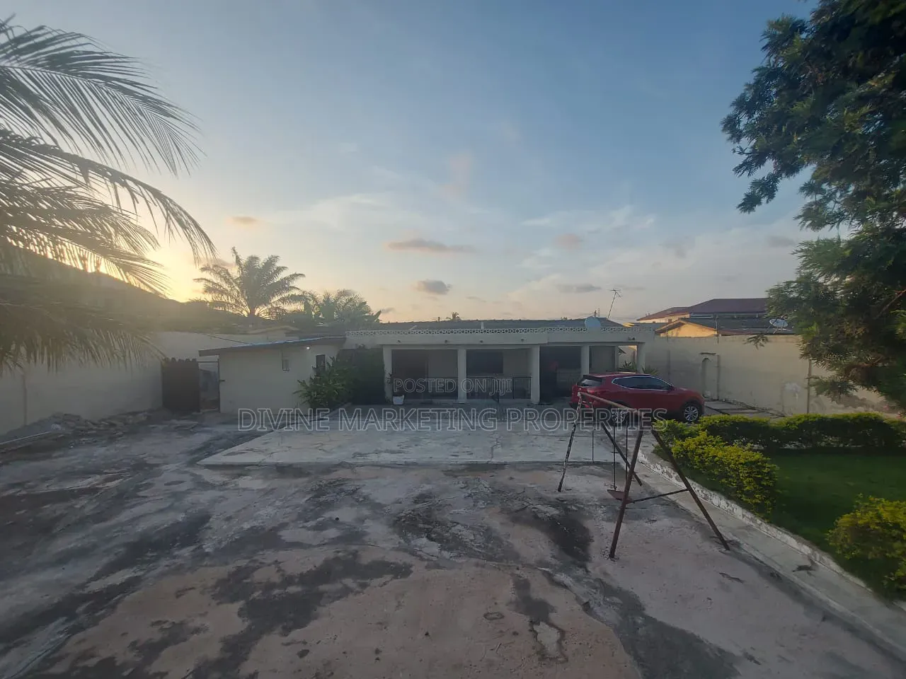 5bdrm House in Official Town for sale