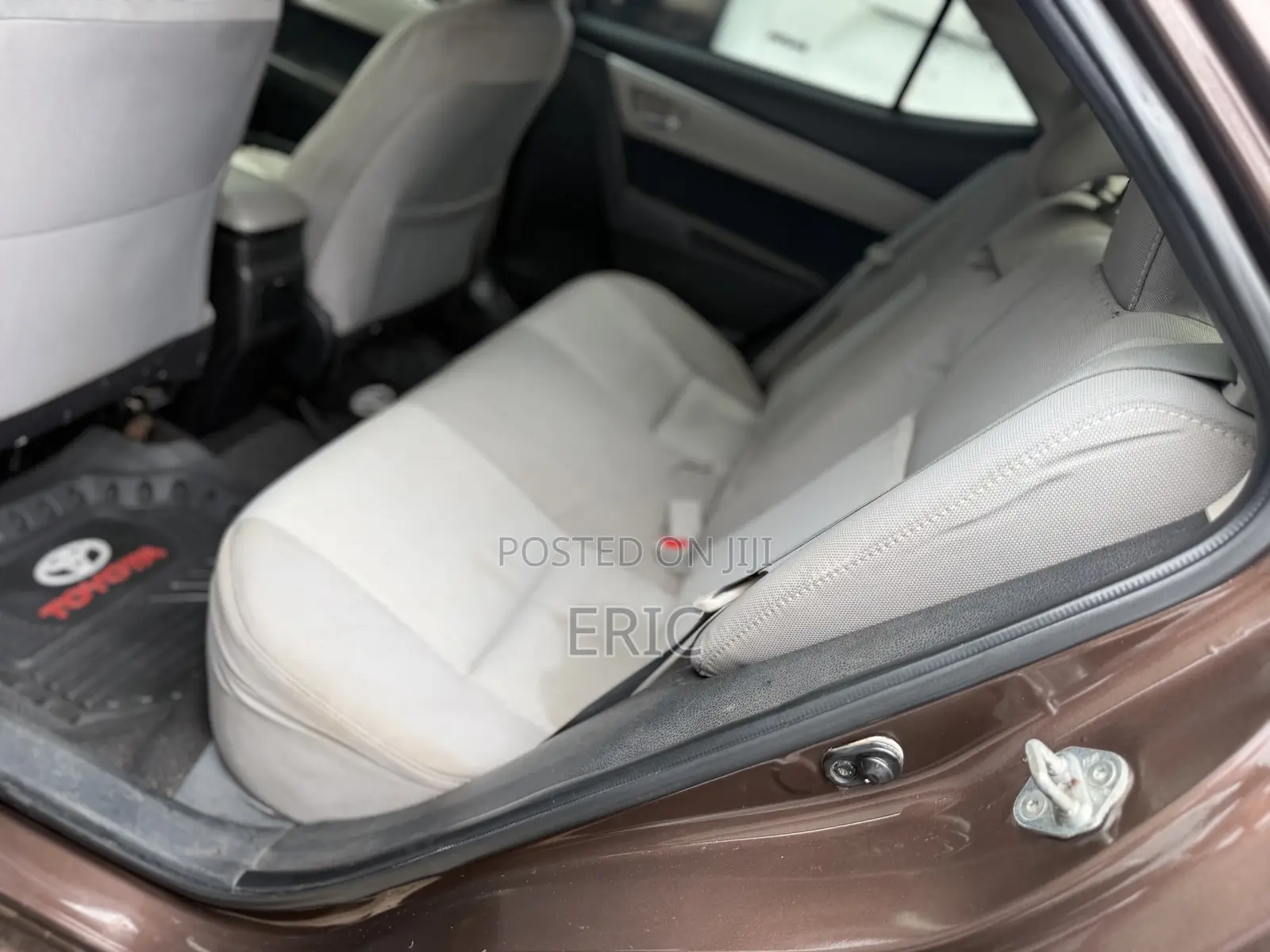 Toyota Corolla LE 4dr Sedan (1.8L 4cyl CVT) 2016 Brown