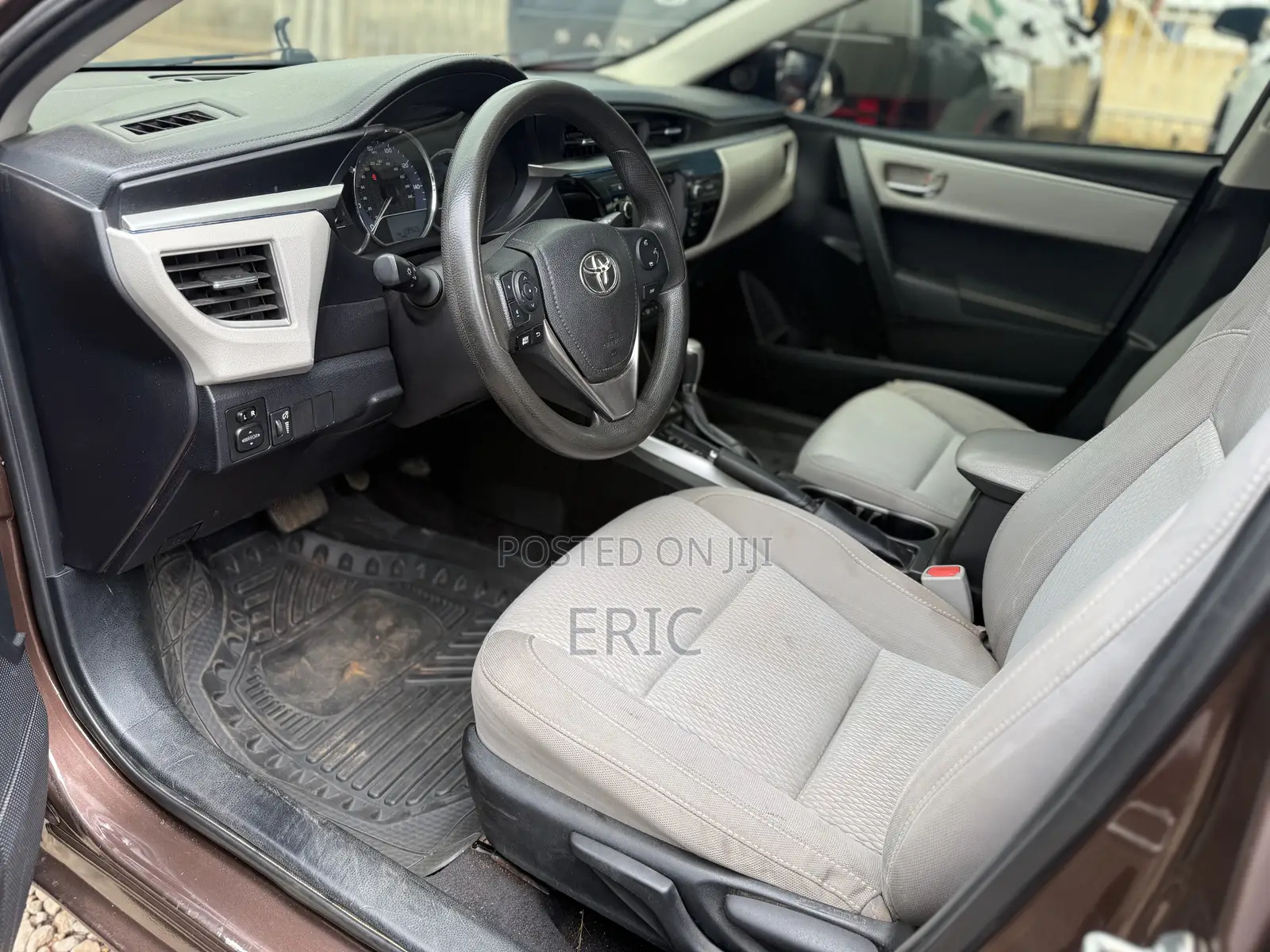Toyota Corolla LE 4dr Sedan (1.8L 4cyl CVT) 2016 Brown
