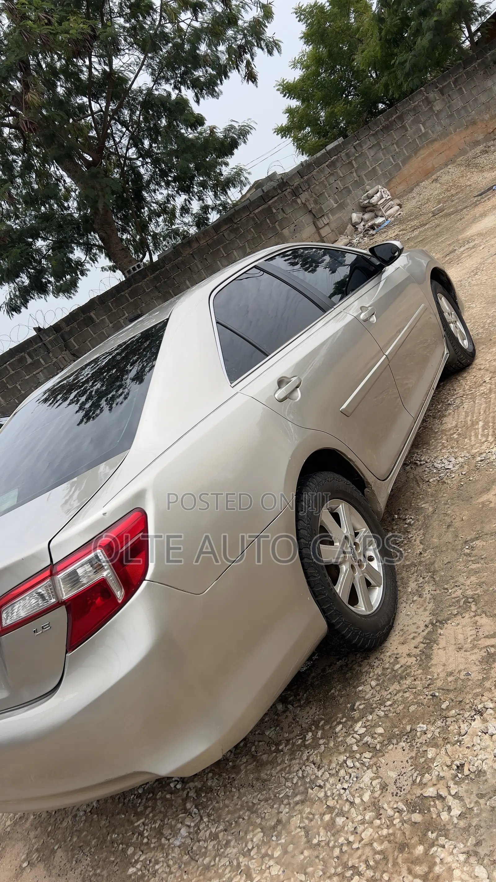 Toyota Camry LE 4dr Sedan (2.5L 4cyl 6A) 2014 Gold