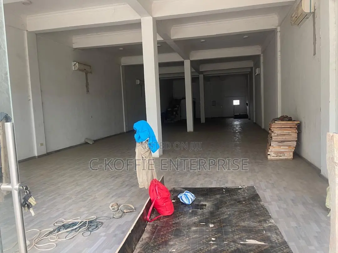 New 100sqm Showroom + 700sqm Warehouse at Spintex for Rent