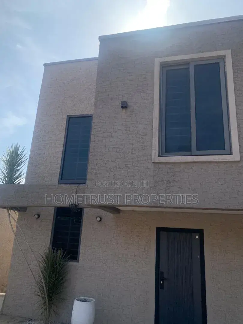 3bdrm Duplex in Adenta Powerland for rent