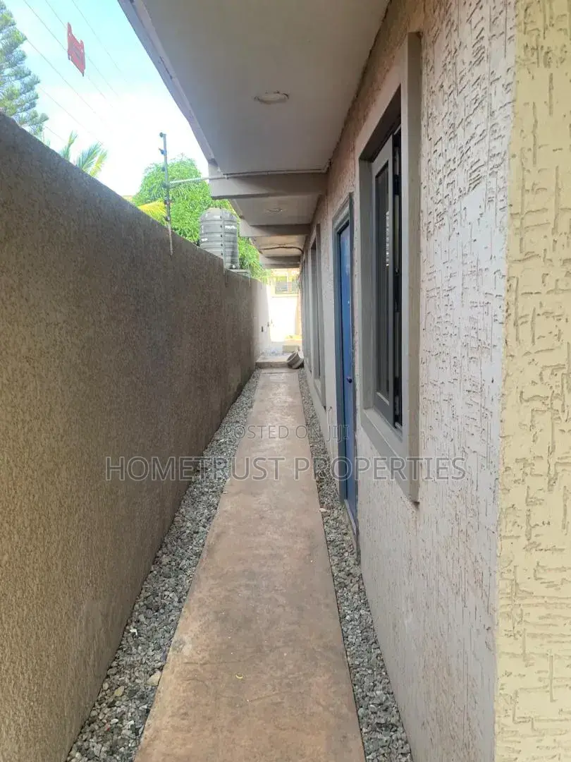 3bdrm Duplex in Adenta Powerland for rent