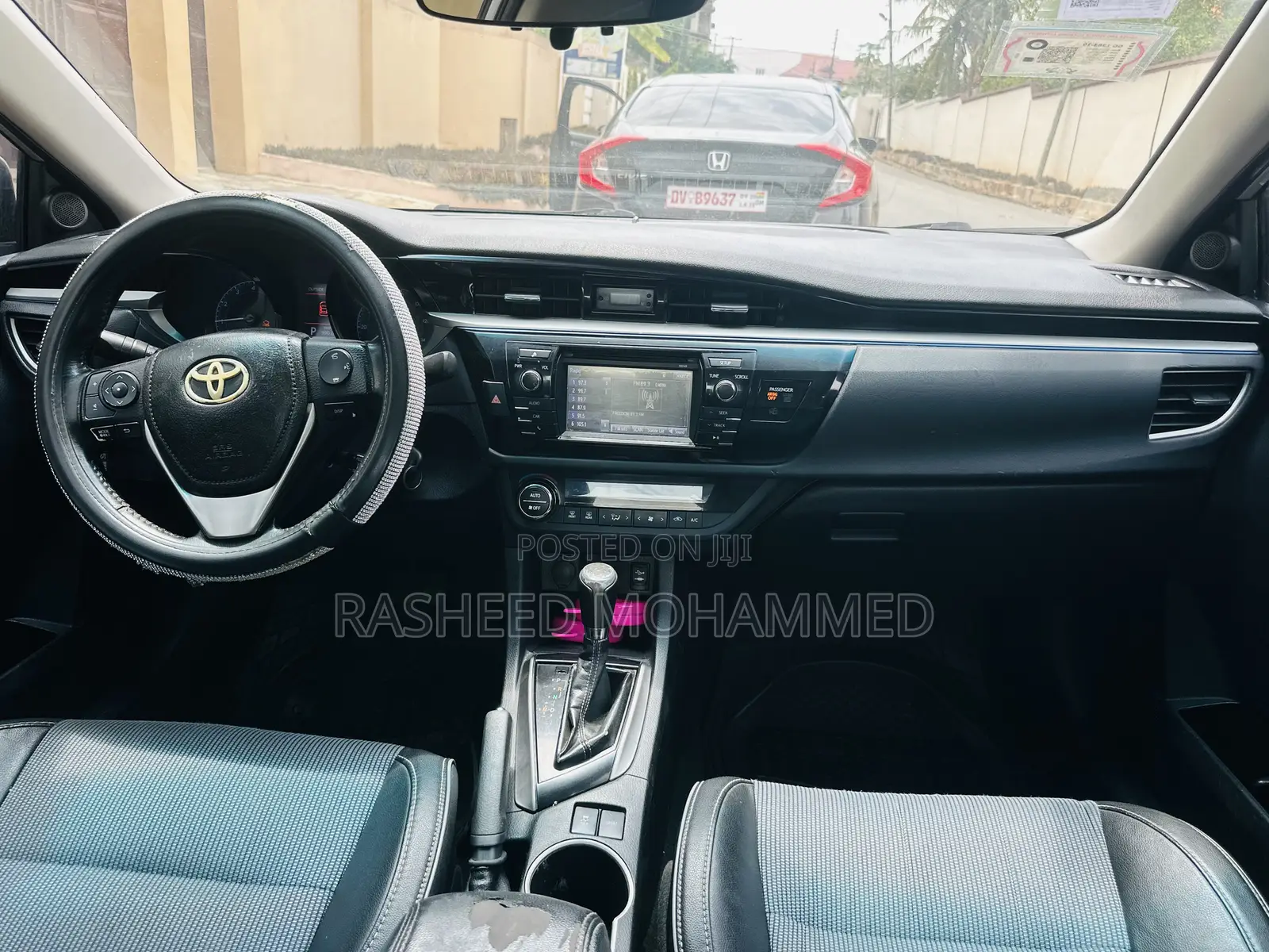 Toyota Corolla LE Plus 4dr Sedan (1.8L 4cyl CVT) 2015 Silver