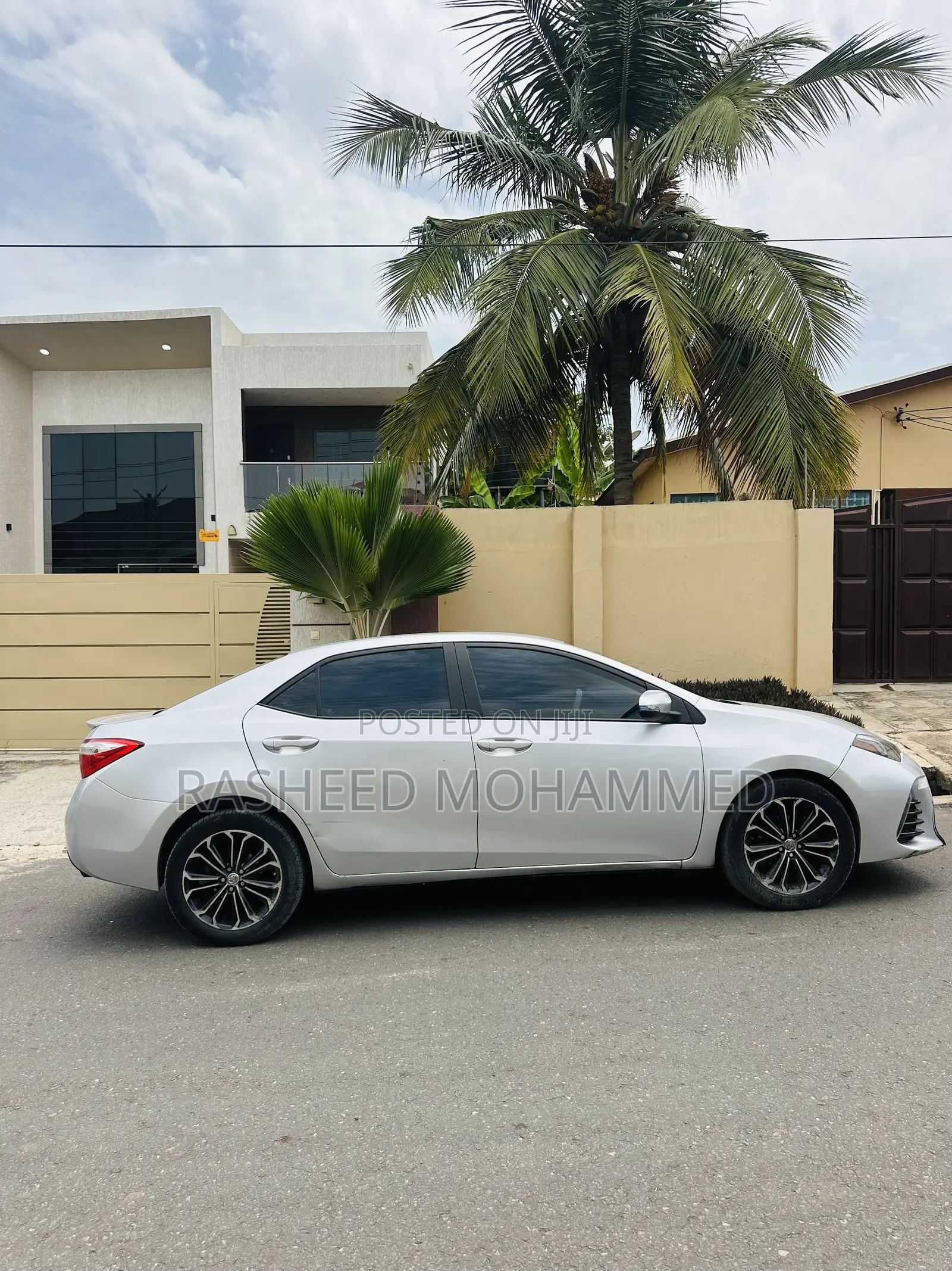 Toyota Corolla LE Plus 4dr Sedan (1.8L 4cyl CVT) 2015 Silver