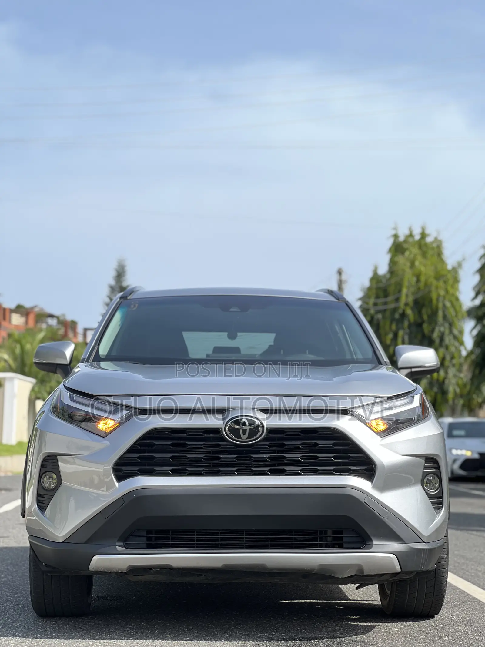 Toyota RAV4 XLE 2025 Silver