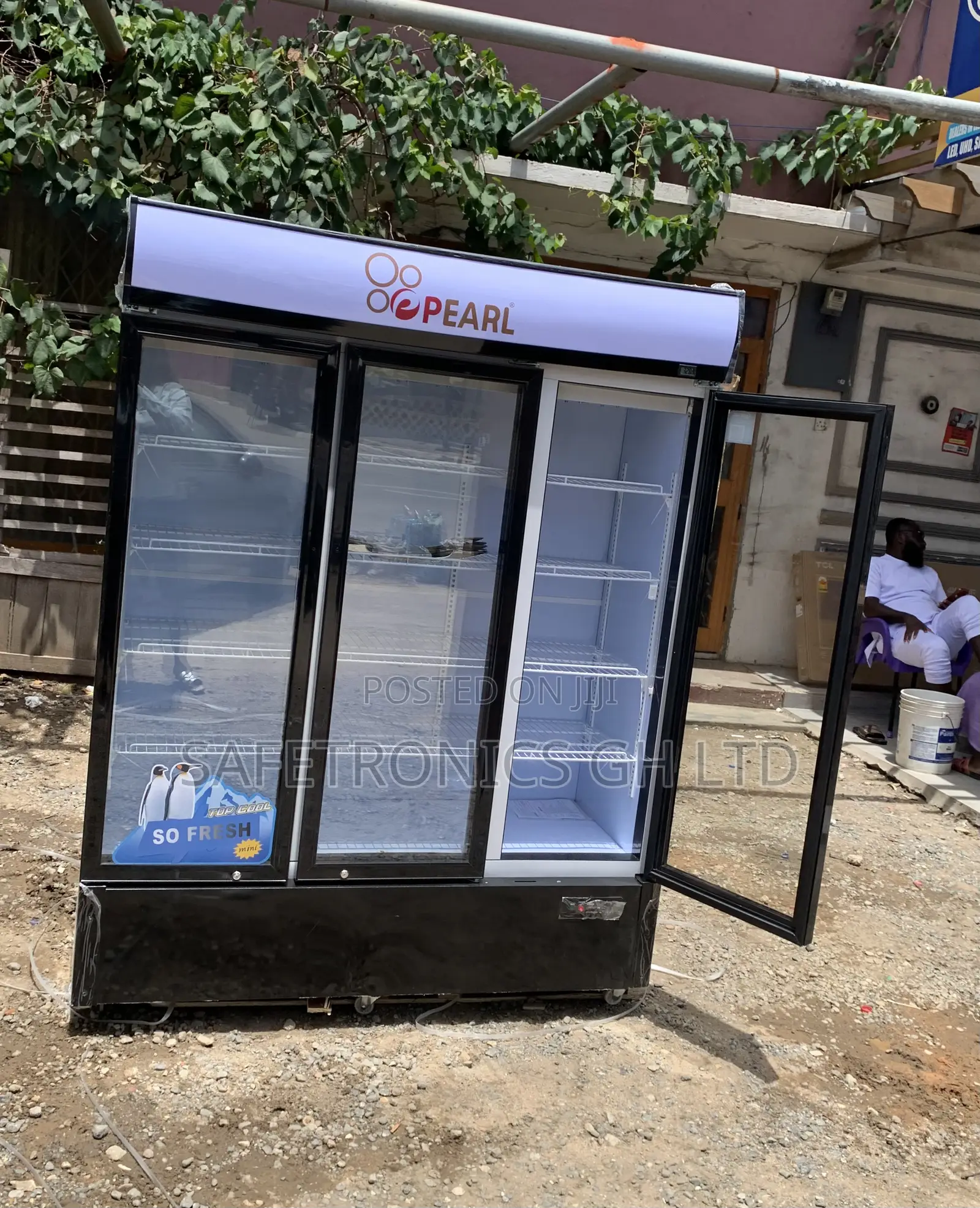 Newly Virtual 3 Doors Pearl PVC-150 950 Liters Display