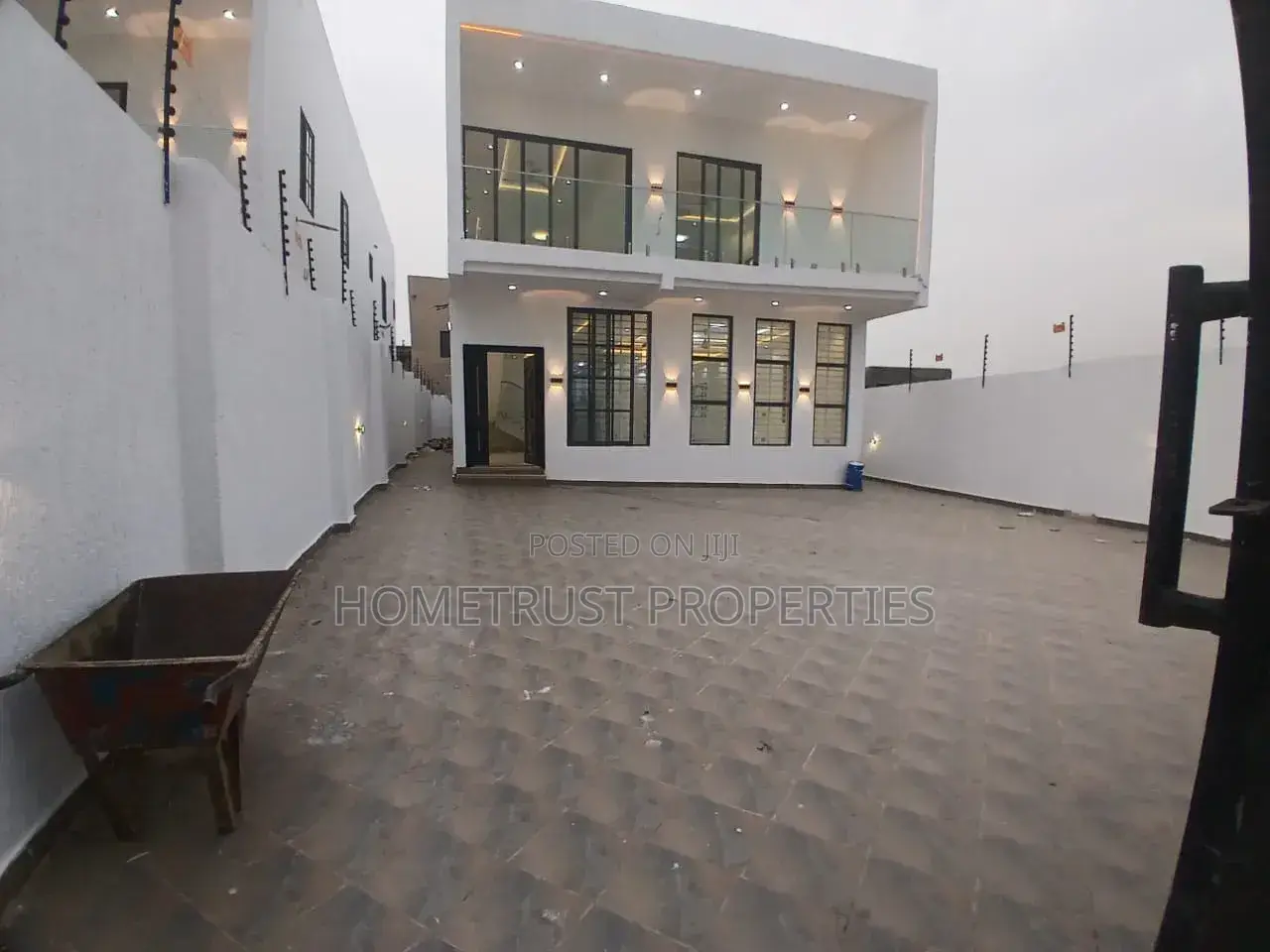 4bdrm Duplex in East Legon Hills, Boundary Road Area for sale