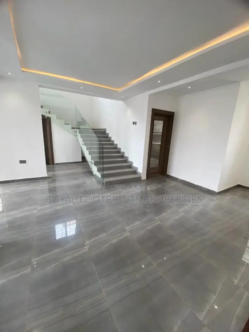 4bdrm House in Royal Footprints, Lake Side Estate for sale