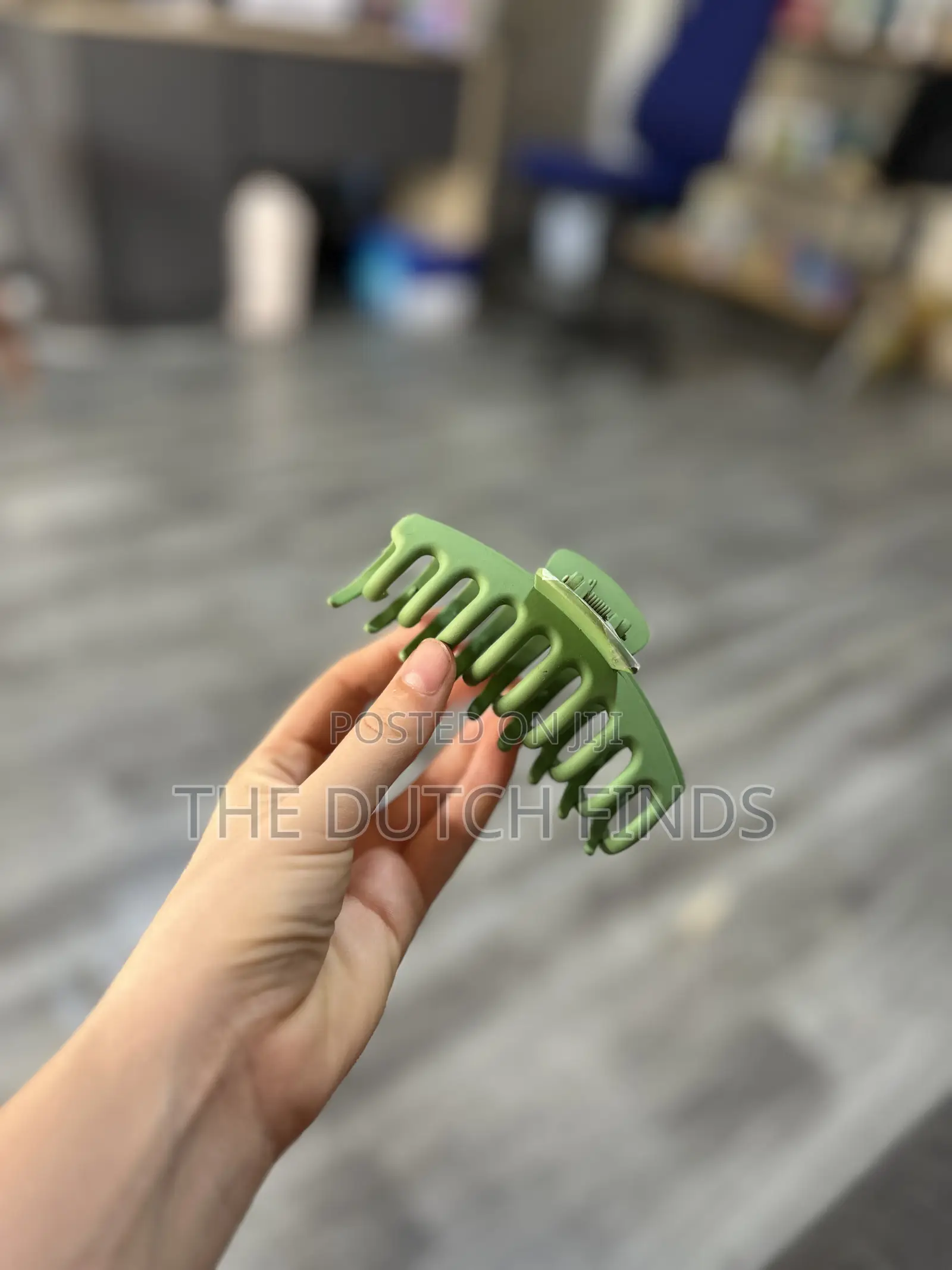 Strong Hair Claw Clip – Stylish Durable