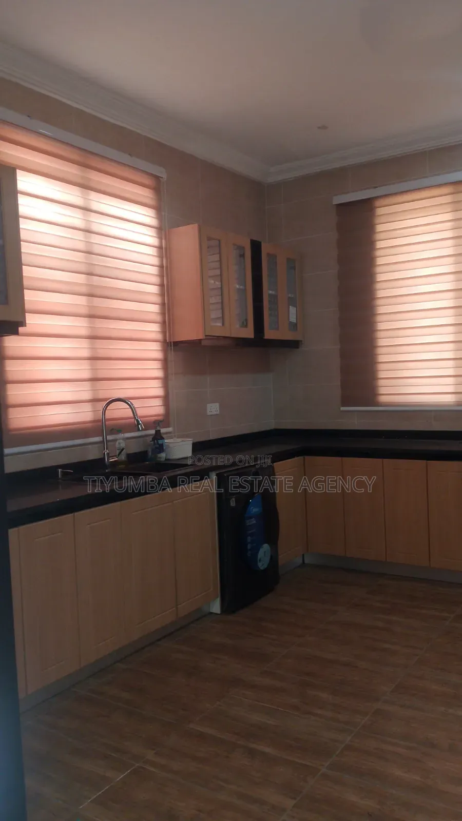 3bdrm Duplex in Tiyumba Real Estate, The Mall for rent