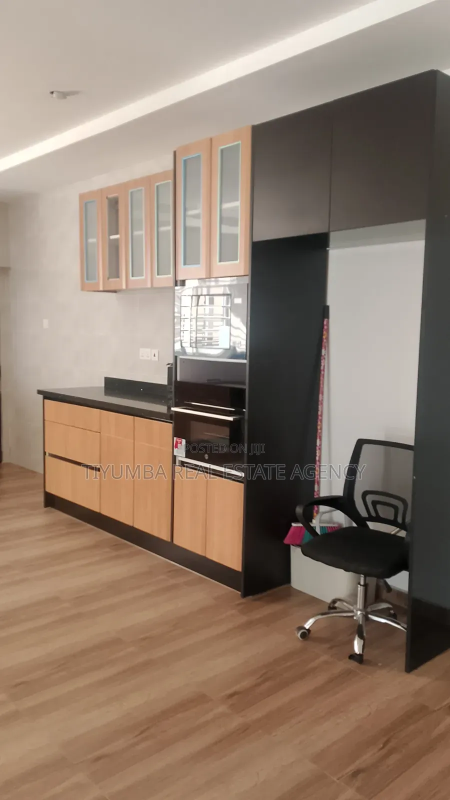 3bdrm Duplex in Tiyumba Real Estate, The Mall for rent