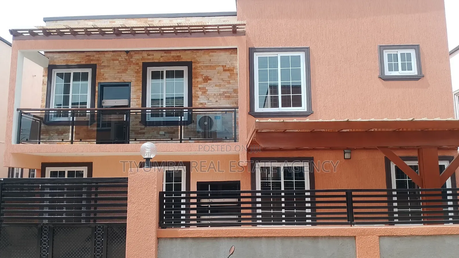 3bdrm Duplex in Tiyumba Real Estate, The Mall for rent