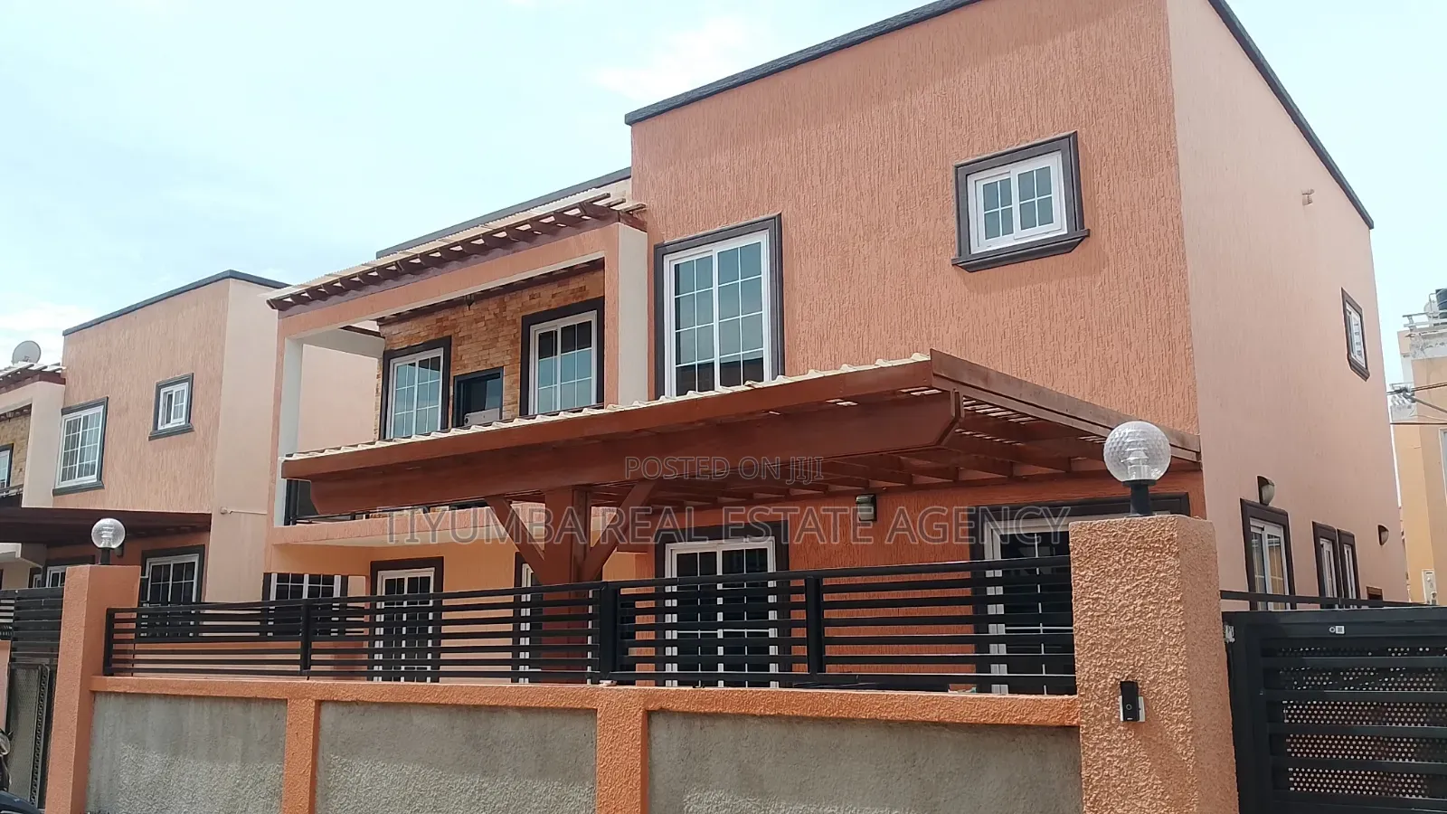 3bdrm Duplex in Tiyumba Real Estate, The Mall for rent