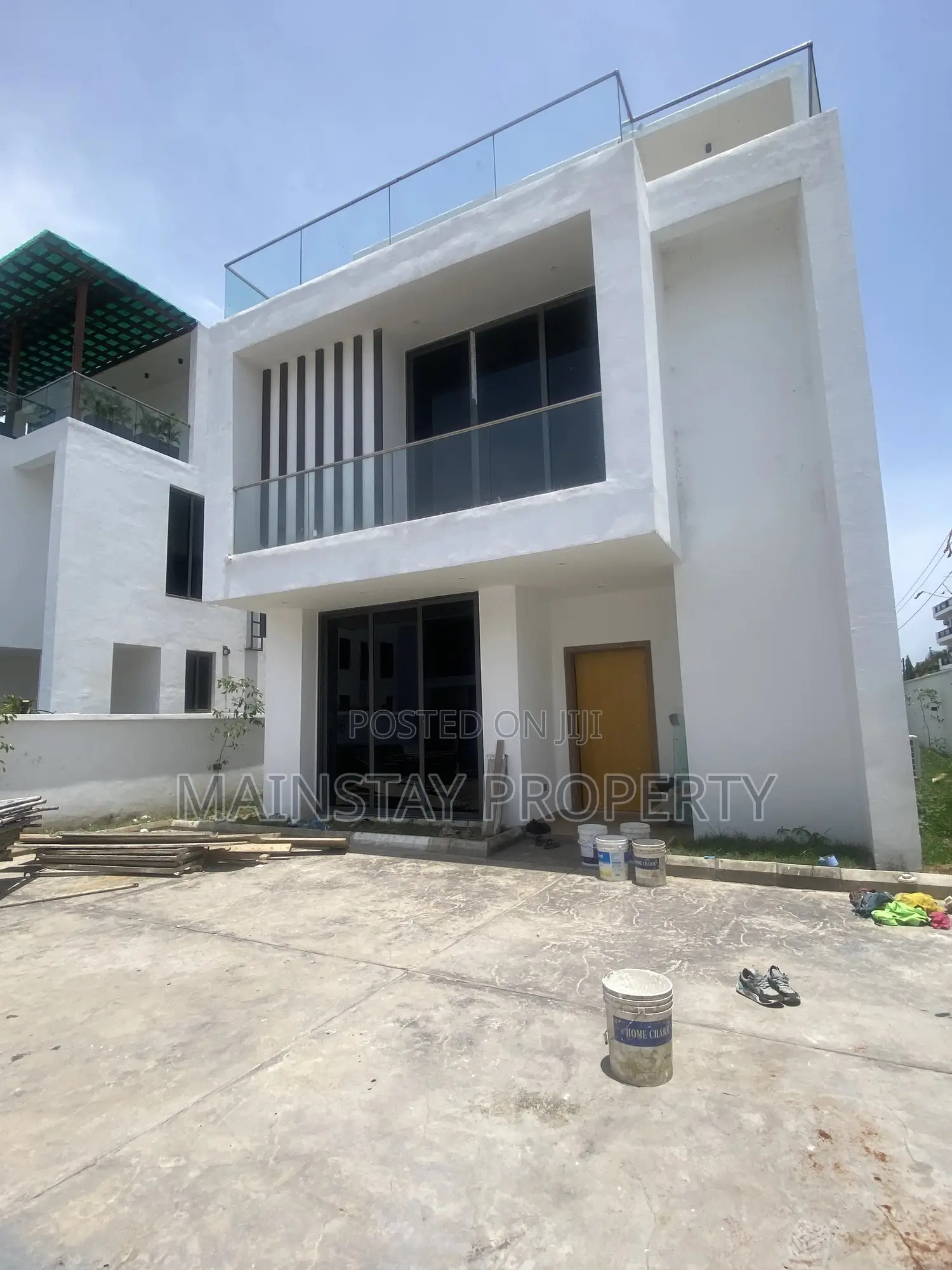 4bdrm Townhouse/Terrace in Mainstay Estates, East Legon for sale
